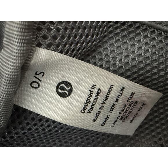 Lululemon Everywhere Belt Bag One Size Gray Silver 1L Logo Strap Crossbody Sling - Picture 4 of 10